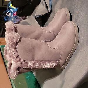 Nwt  Grey suede boots